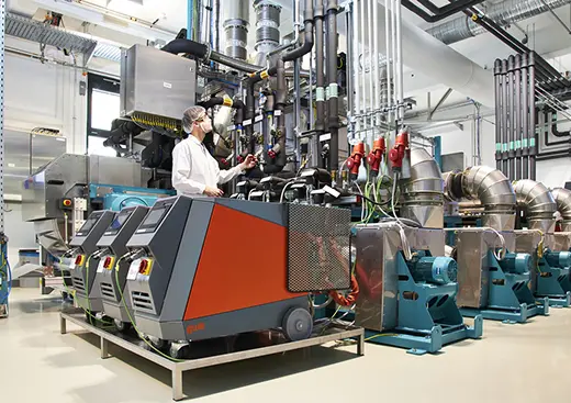 True-pore machine with operator 4