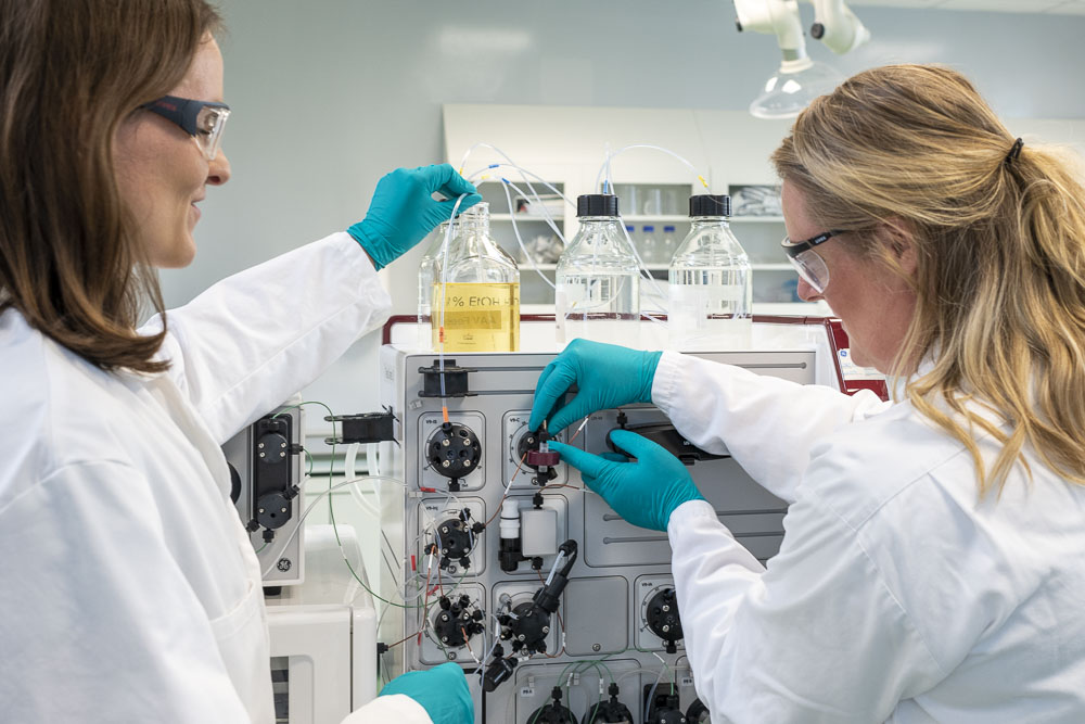 Fibro PrismA protein A chromatography adsorber on ÄKTA pure protein purification system with scientists