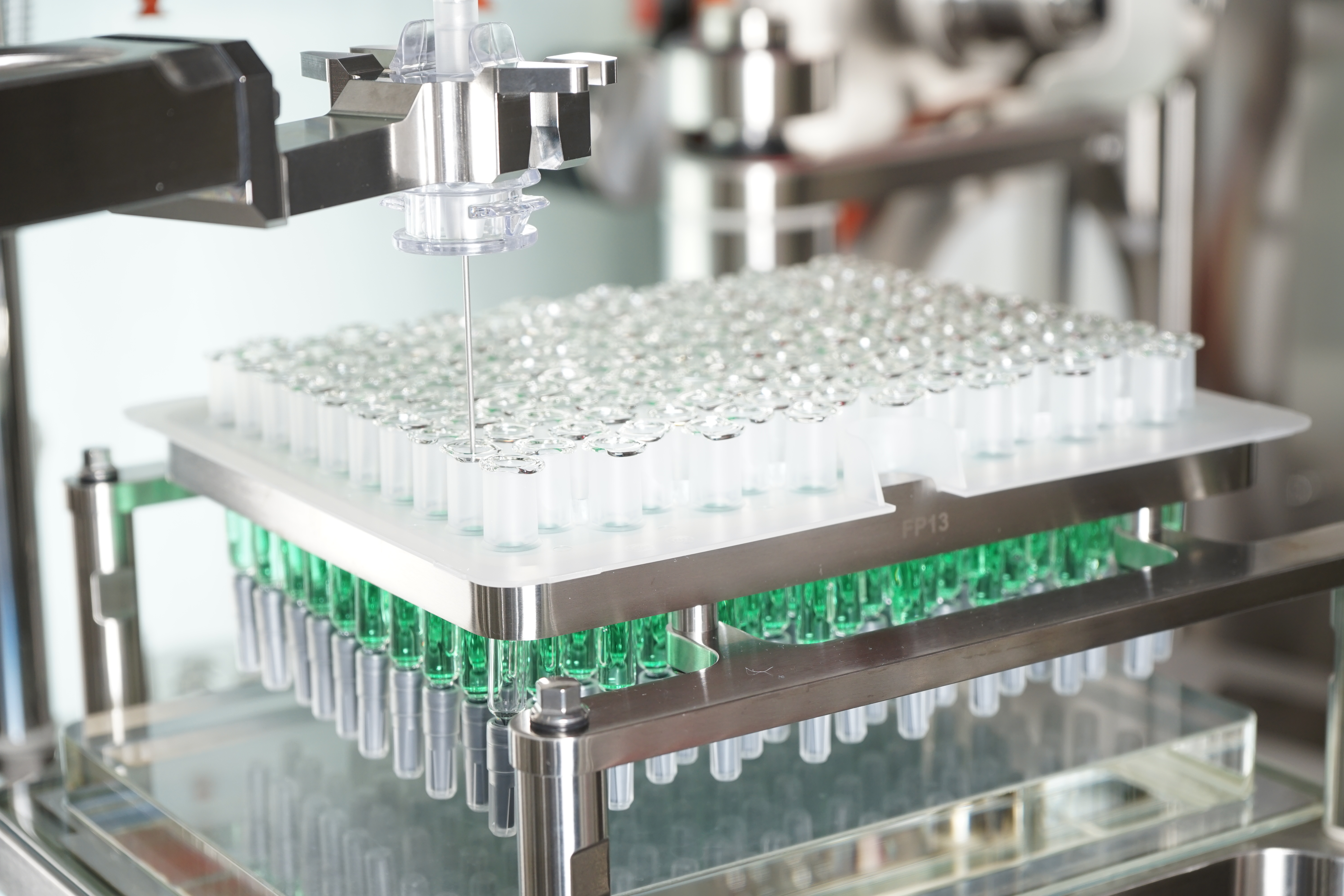 Flexible filling of nested syringes by the SA25 Aseptic Filling Workcell