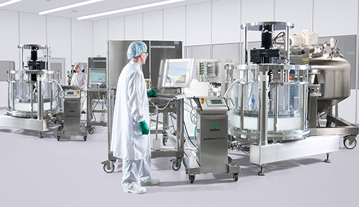 image-axichrom-operator-cleanroom_v2_520