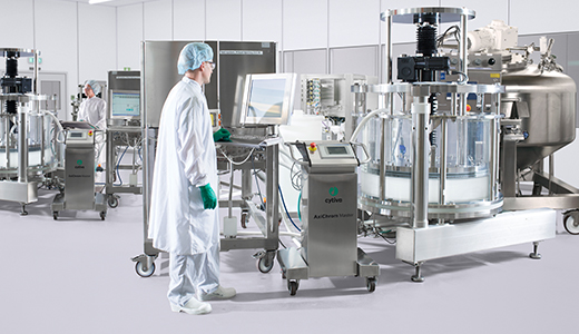 image-axichrom-operator-cleanroom