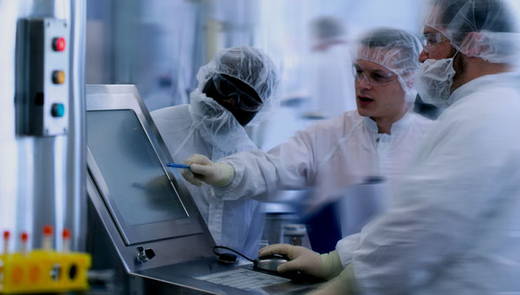 OptiRun service engineer assisting bioprocess users