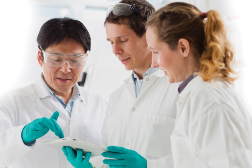 Scientist discussing in the lab