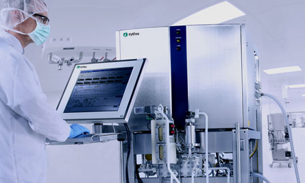 Service engineers working with ÄKTA process and chromatography column