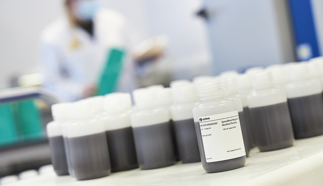 使用基于磁珠的 DNA 分离取代层析柱