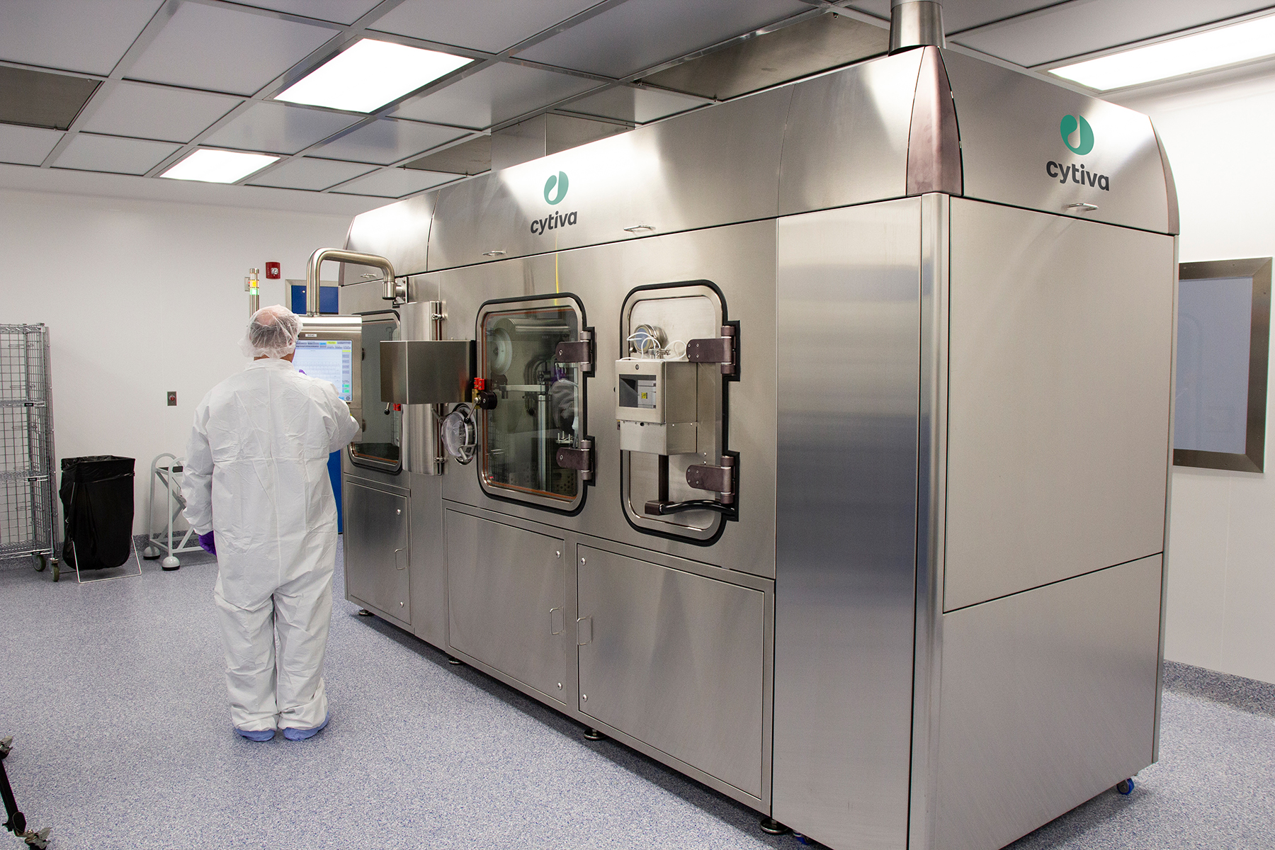 Vial, syringes and cartridge filling on the SA25 Aseptic Filling Workcell. 